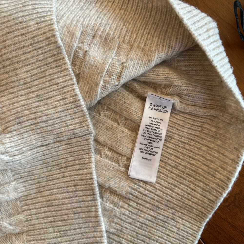 Cupcakes & Cashmere Beige V-Neck Sweater Vest Textured Ribbed Size M - Picture 8 of 8
